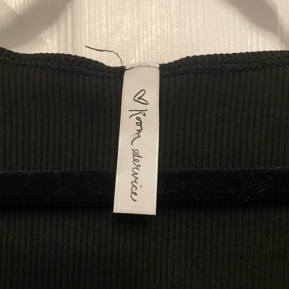 Cropped Long Sleeve - Picture 3 of 4